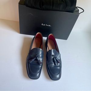 Paul Smith Leather Tasseled in Navy Blue size 39/8.  A true classic! Like New